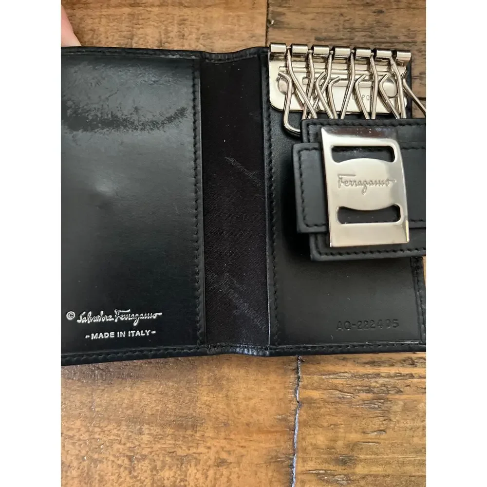 FERRAGAMO Key Case Black leather Silver Hardware Unisex - Picture 4 of 9